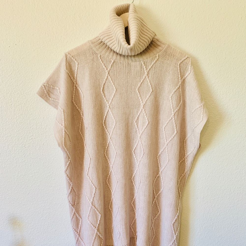 Cable Knit Poncho 🆕